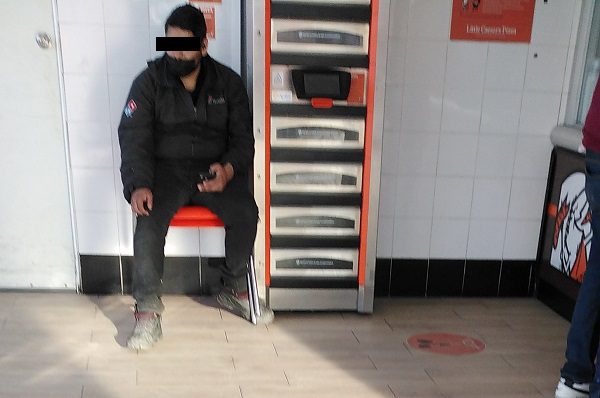 Captan a repartidor de Domino's Pizza en Little Caesars y empresas reaccionan