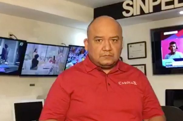 El periodista Víctor Badillo acusa presiones del gobierno de Escobedo tras denuncia a AMLO