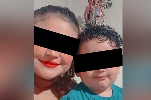 Detienen a mujer que maltrató a su hijo por usar maquillaje, en Coahuila