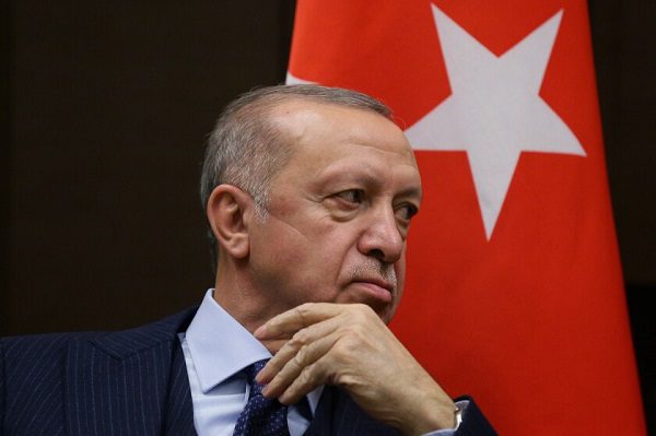 Detienen a 5 personas por burlarse del contagio de covid del presidente de Turquía