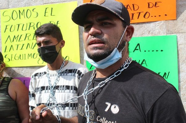 En Chiapas, migrantes para presionar la entrega de papeles