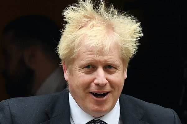 Dimite un quinto miembro del equipo Boris Johnson ante escándalo de fiestas covid