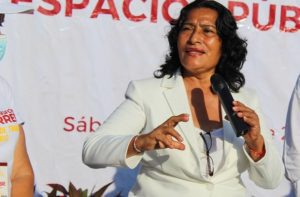 “El tráiler iba sin conductor”, alcaldesa de Acapulco defiende a normalistas