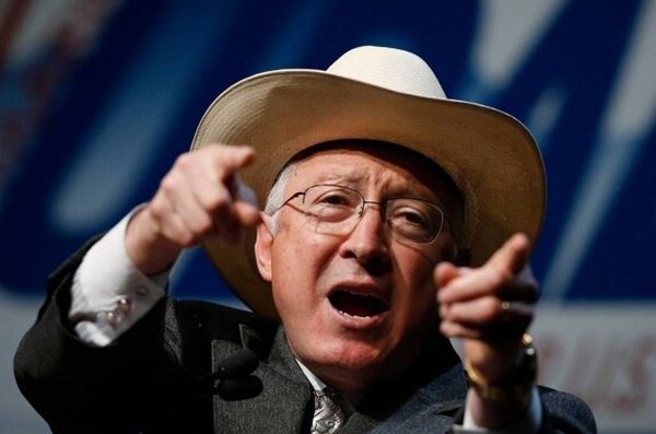 Articulista de WSJ pide renuncia de Ken Salazar por respaldar Reforma eléctrica