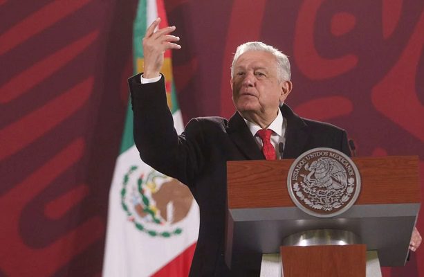 AMLO critica subastas de patrimonio en Francia y señala a Austria por no prestar Penacho de Moctezuma