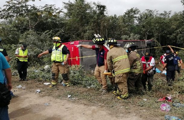 Un detenido por volcadura de autobús en carretera Mérida-Cancún