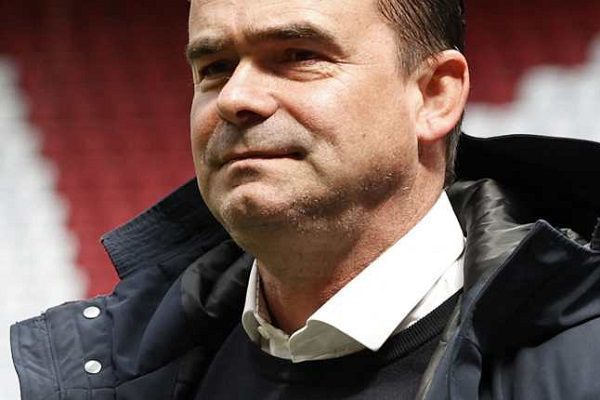 Dimite el director del Ajax por enviar mensajes inapropiados a mujeres