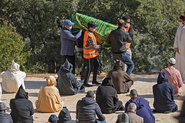 Entierran a Ryan, niño que murió atrapado en un pozo en Marruecos