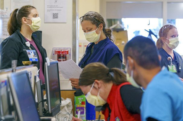 Estados demócratas de EE.UU. anuncian fin de cubrebocas en interiores