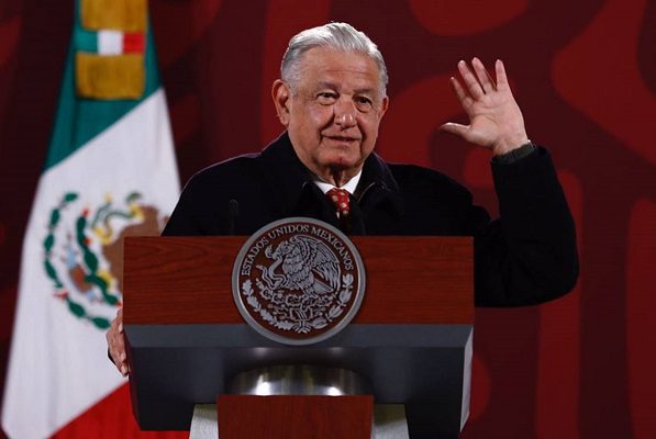 "Se están tardando": AMLO insiste en regreso a clases presenciales