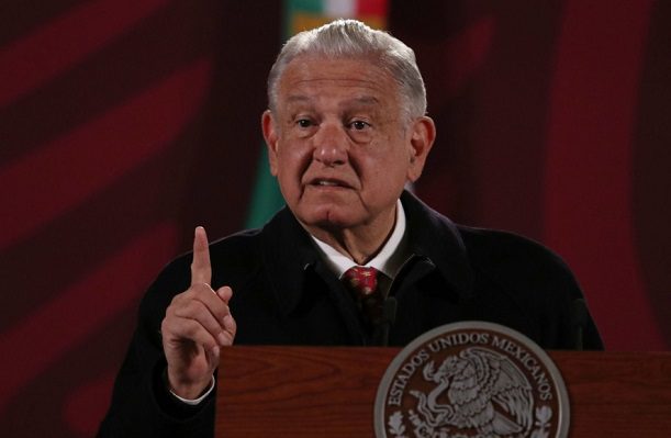 AMLO sugiere "poner pausa" a las relaciones con España