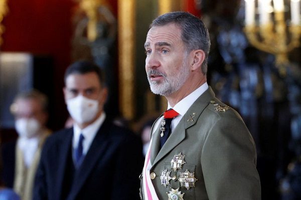 El rey Felipe VI de España da positivo a covid-19 con síntomas leves