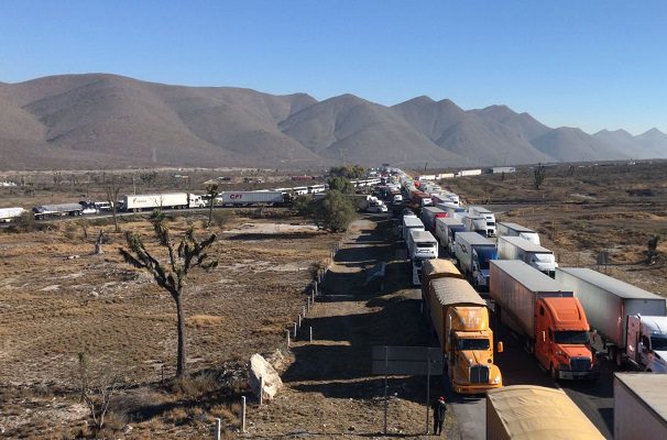 Tránsito se detuvo 12 horas por accidente en la carretera Saltillo-Monterrey #VIDEOS