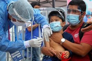 Ecuador establece que vacunación obligatoria sea a partir de los tres años