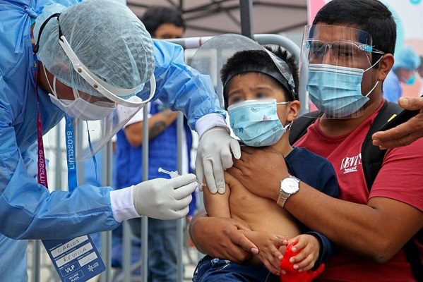 Ecuador establece que vacunación obligatoria sea partir de los tres años