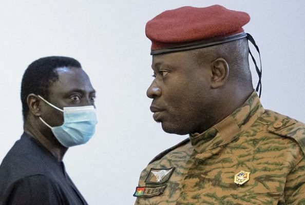 Líder golpista se convierte en nuevo presidente de Burkina Faso