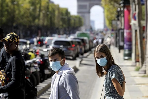 Ante baja de contagios, Italia y Francia reducen reducen uso de cubrebocas