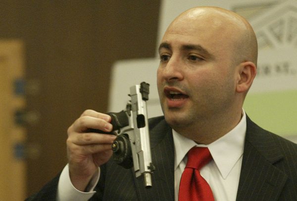 Investigan a fiscal de California por pruebas de asesinato que lo vinculan