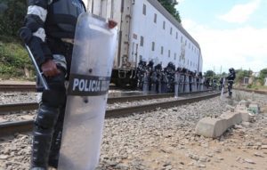 CNTE y el Gobierno de Michoacán pactan tregua por vías del tren Caltzontzin
