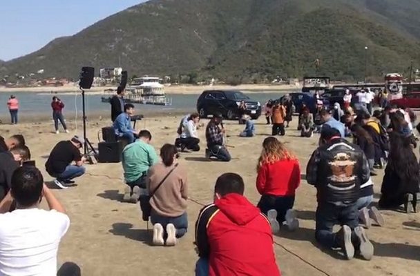 Rezan en Presa de 'La Boca' ante sequía en Nuevo León
