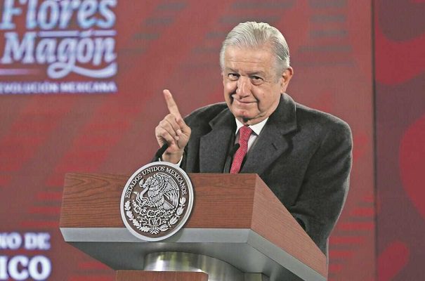 AMLO celebra apoyo de 18 gobernadores sobre la Reforma eléctrica