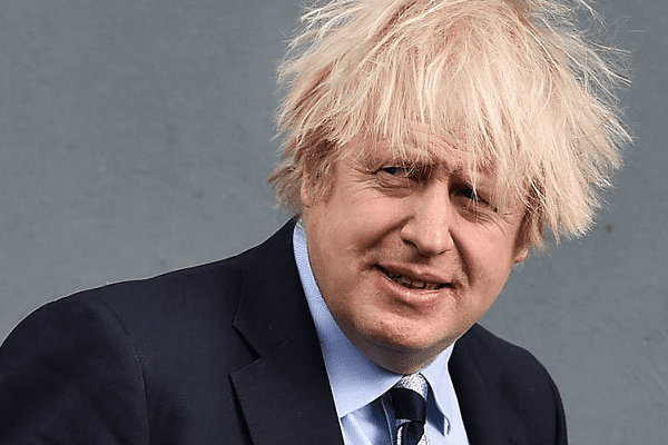 Boris Johnson insta a Putin que se aleje del "precipicio"
