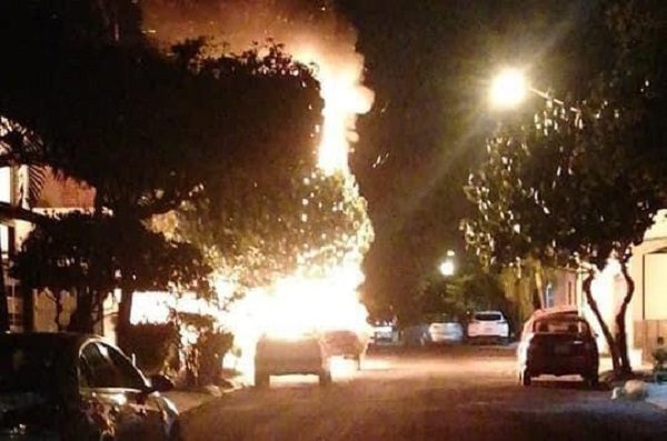 Continúa la violencia en Colima; al menos tres vehículos fueron quemados