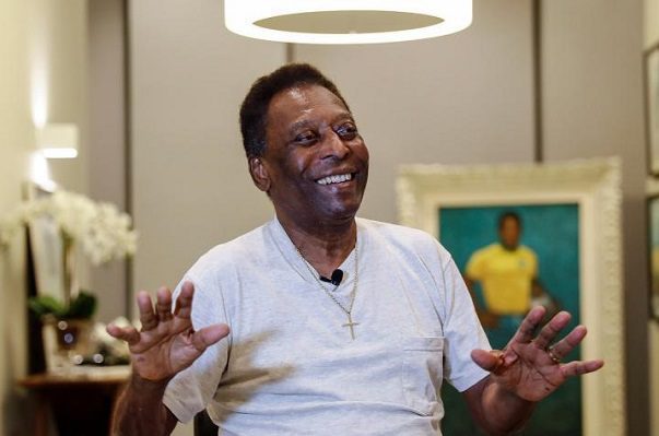 Pelé es hospitalizado de nuevo para continuar con tratamiento