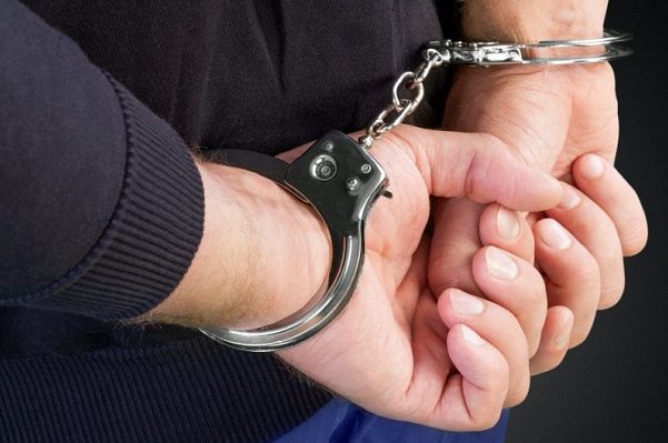 Caen dos funcionarios de Edomex por pedir 80 mil pesos para trámite