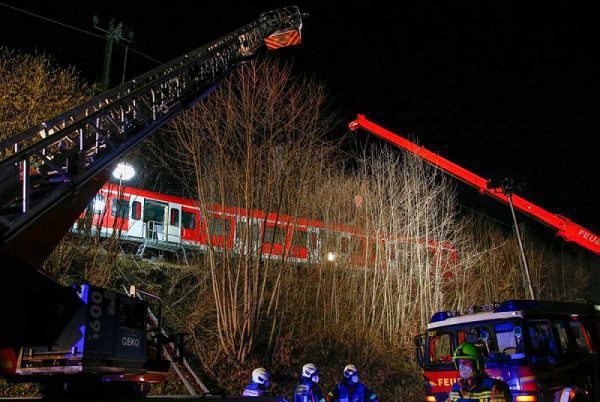 Choque de trenes en Alemania deja al menos un muerto y 10 heridos