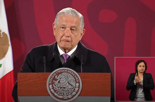 Al borde del llanto, AMLO acusa que sus hijos han lidiado con acoso y espionaje