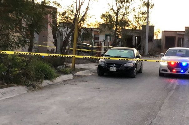 Tras balacera, hallan tres cuerpos enterrados en fosa clandestina en NL