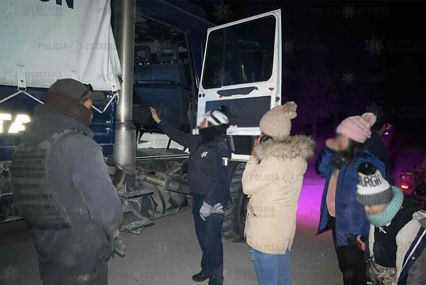 Autoridades rescatan familia extraviada en el Nevado de Toluca