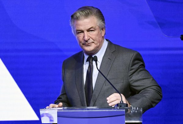 Alec Baldwin es demandado por la familia de mujer a quien causó la muerte