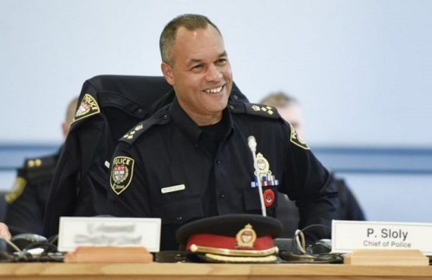 Renuncia jefe de la policía de Ottawa en medio de crisis por protestas