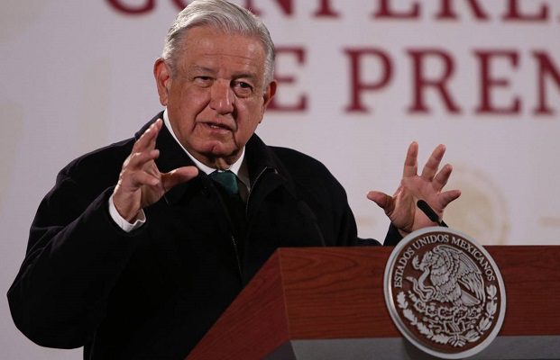 AMLO insiste en transparentar sueldos de Loret de Mola, López-Dóriga y Aristegui