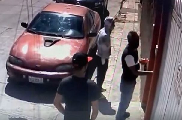 Revelan #VIDEO del asesinato del periodista Roberto Toledo