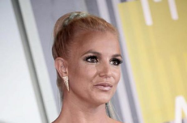 Congreso de EU invita a Britney Spears a relatar el tutelaje de su padre