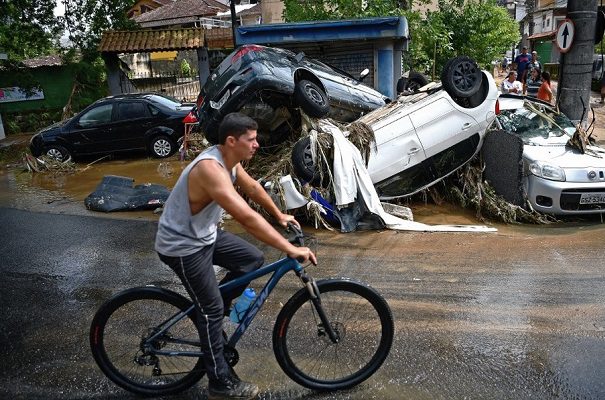 Sube a 104 la cifra de muertos por deslaves tras fuertes lluvias en Brasil