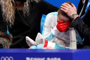 Kamila Valieva rompe en llanto al quedar en cuarto lugar en Beijing 2022