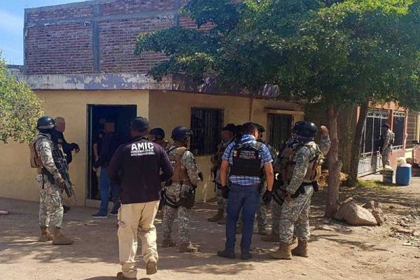 Caen tres menores por el asesinato de una mujer y su hijo, en Cajeme, Sonora