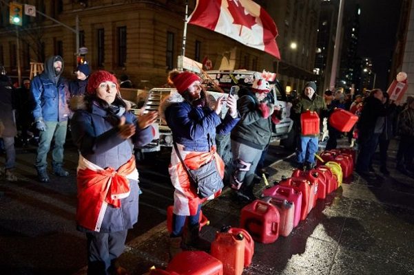 Inicia el arresto de camioneros que han paralizado a Canadá con protestas