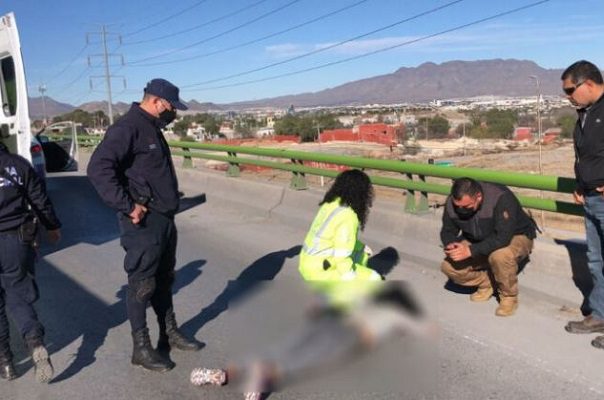 Joven muere tras lanzarse de taxi para evitar ser secuestrada, en Coahuila