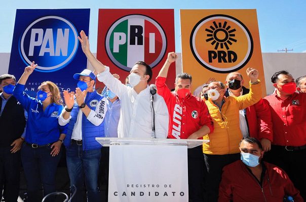 Esteban Villegas se registra como candidato a gubernatura de Durango