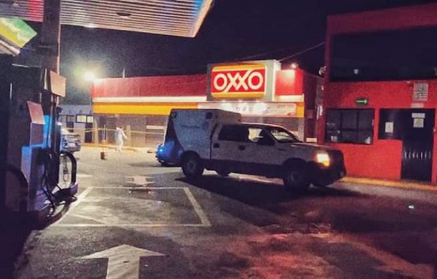 Matan a ladrón tas intentar asaltar Oxxo con pistola de juguete, en Toluca
