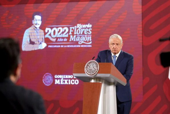 INE hace a "regañadientes" consulta para Revocación de mandato, acusa AMLO