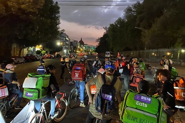 Repartidores de apps trabajan en condiciones precarias, alerta Oxfam México