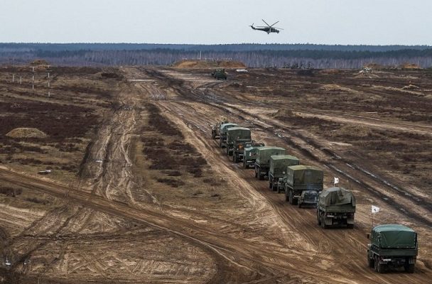 Rusia comienza desalojo de diplomáticos y Ucrania decreta estado de excepción