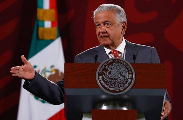 AMLO se vuelve a saltar veda para acusar al INE de instalar menos casillas