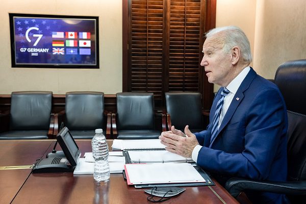 Biden adelanta "devastadoras sanciones" a Rusia por invasión a Ucrania